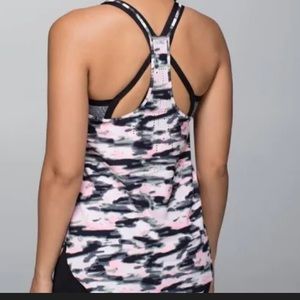 Like new Lululemon water bound wamo camo tank